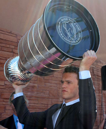 Blackhawks captain Jonathan Toews carries hockey�s ultimate prize into the 2010 NHL Awards.