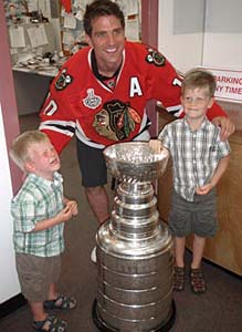 Patrick Sharp took the Cup to the Boys and Girls Club of Thunder Bay