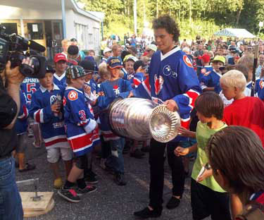Tuukka Rask and the Stanley Cup greeted by local minor hockey players outside Talvisalon Jaahalli arena.