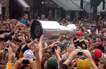 Tim Thomas walking through the streets of Burlington, Vermont with the Stanley Cup.