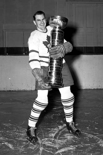 Syl Apps with the Stanley Cup in 1947.