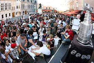 Cristobal Huet and the Stanley Cup spent some time signing autographs for fans at Grenoble's town square
