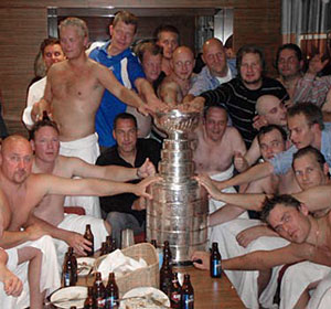 Following their sauna Antti Niemi and his friends posed for a group photo with the Stanley Cup.