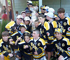 Geoff Ward's son's hockey team getting up close to the Stanley Cup