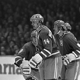 Vaclav Nedomansky skates with his teammates, 1972 (Hannu Lindroos/HHOF).