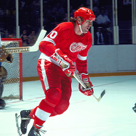 Nedomansky during a game at the Checkerdome in St. Louis Missouri, November 1977 (Steven Goldstein/HHOF).