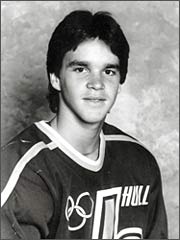 LOS ANGELES, CA - JUNE 14: Ice hockey player Luc Robitaille (R