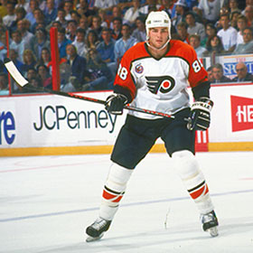 Eric Lindros to have his No. 88 retired by the Flyers