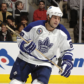 Eric Lindros has No. 88 retired by Flyers with Maple Leafs in town