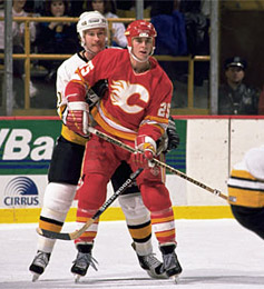 Nieuwendyk began his career with the Calgary Flames, winning the Calder Trophy in 1988