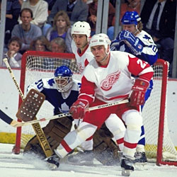 Oates began his career with the Detroit Red Wings.