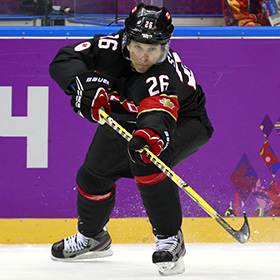 As a member of Team Canada St. Louis captured Olympic gold in 2014 and a World Cup of Hockey title in 2004. (Jeff Vinnick/HHOF-IIHF-IOC)