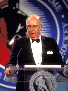 Bill Torrey gives his induction speech at the 1995 Hockey Hall of Fame Induction Ceremony.