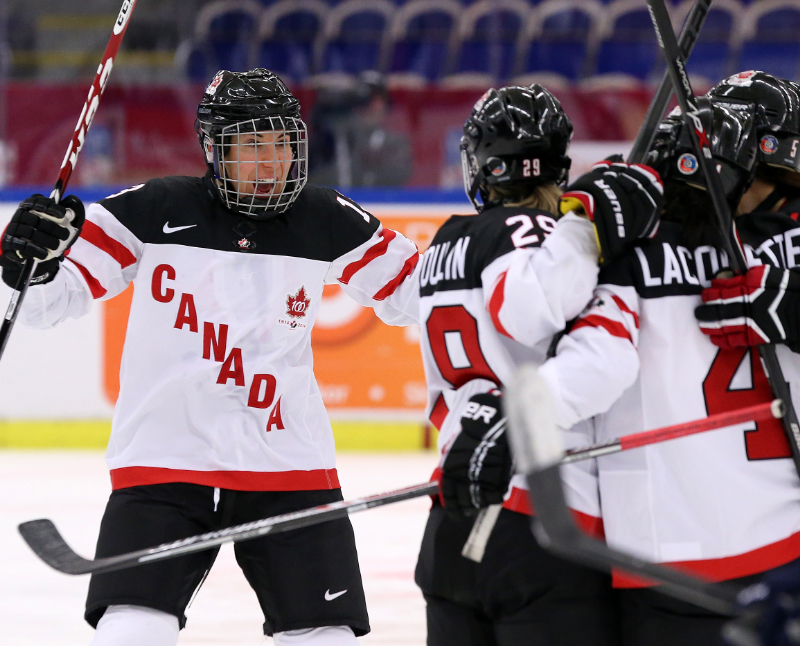 CAROLINE OUELLETTE SIGNED TEAM CANADA 2010 OLYMPIC HOCKEY JERSEY